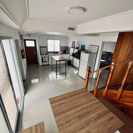 Black Star Art Hostel Неукен Екстер'єр фото