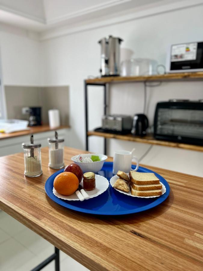 Black Star Art Hostel Неукен Екстер'єр фото