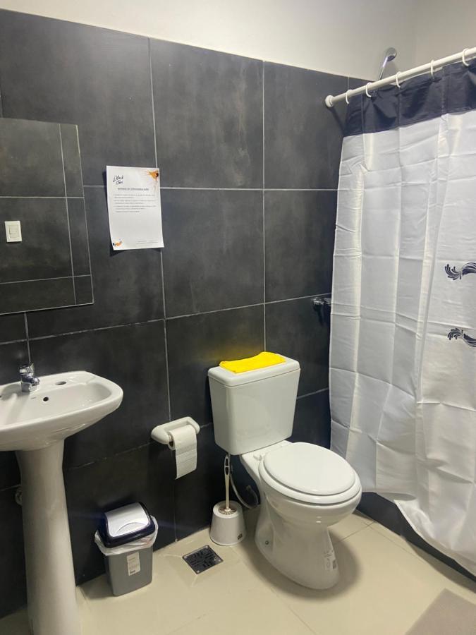 Black Star Art Hostel Неукен Екстер'єр фото