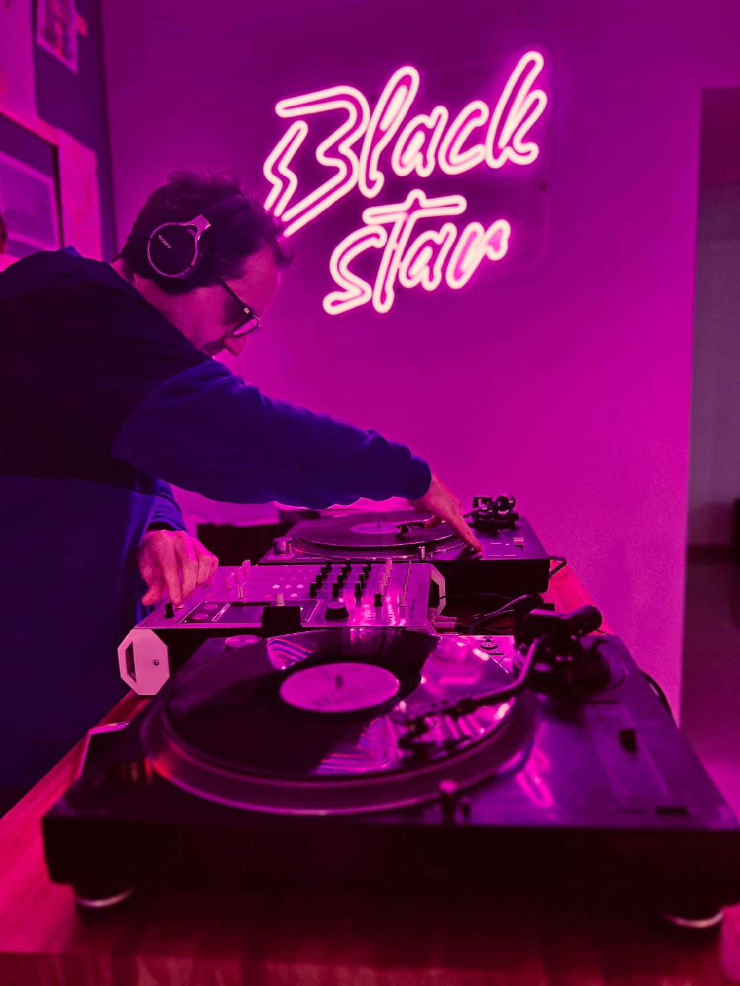 Black Star Art Hostel Неукен Екстер'єр фото