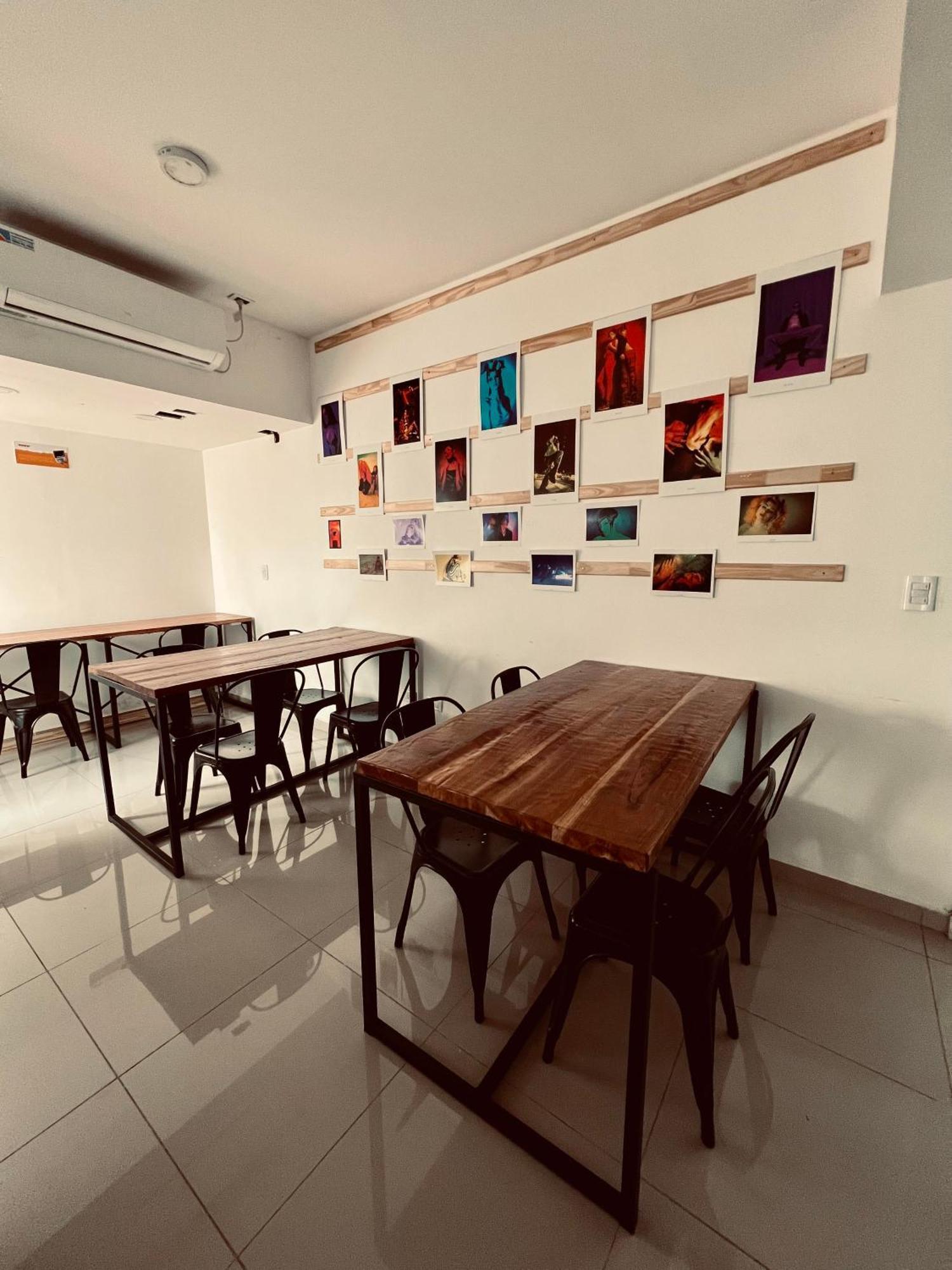 Black Star Art Hostel Неукен Екстер'єр фото
